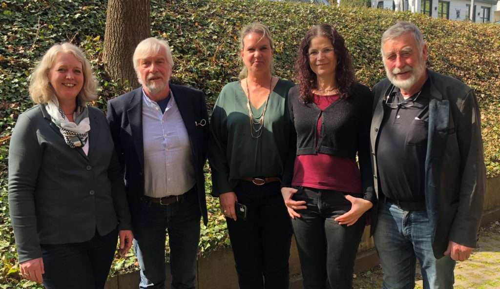 GFundVS Geschäftsführerin und Zuchtleiterin Anja Daniels mit neuem Vorstand: Manfred Jedzini, Corinna Knack-Lindemann, Sirid Hahn, BerichtKurt-Jürgen Carl (v.l.n.r.).